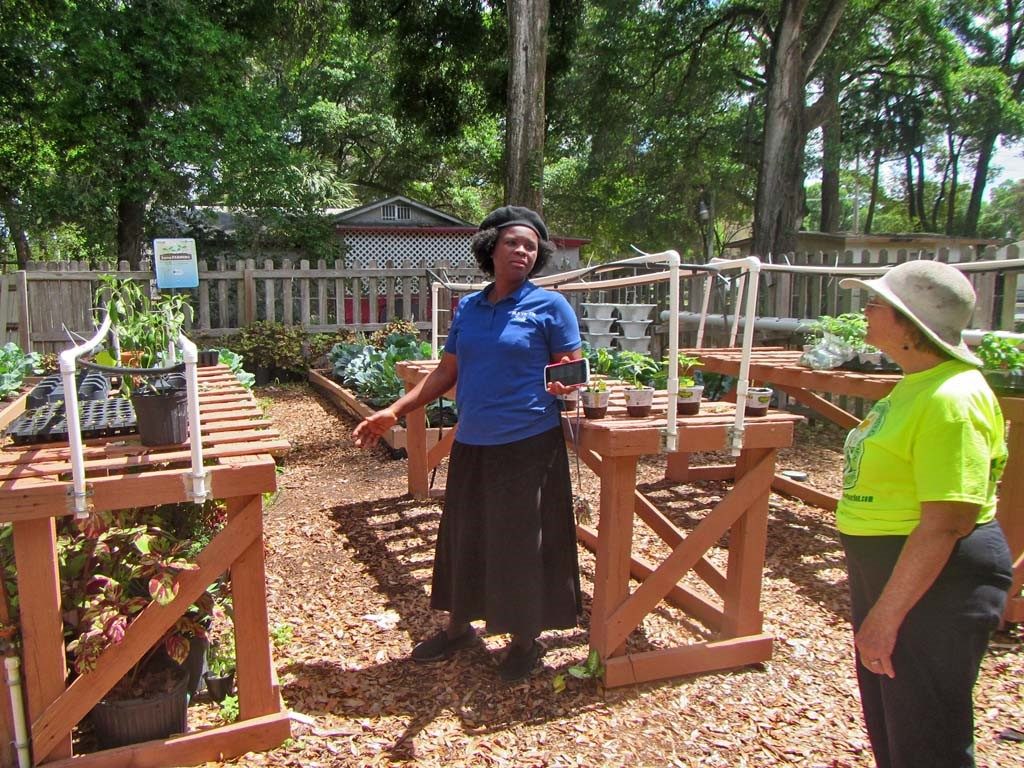 Suzette Dean (L) and Kitty Wallace (R) discuss seedling management at the H.O.P.E. Community Garden.